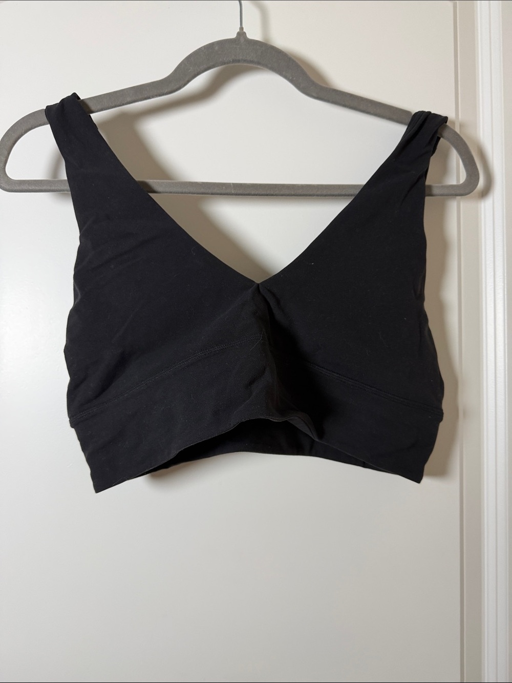 Black Seamless V-Neck Bralette